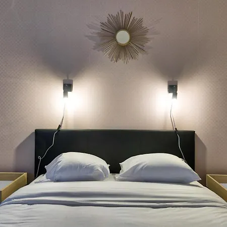 Chateaubriand - Proche Champs Elysees 6p Apartamento París